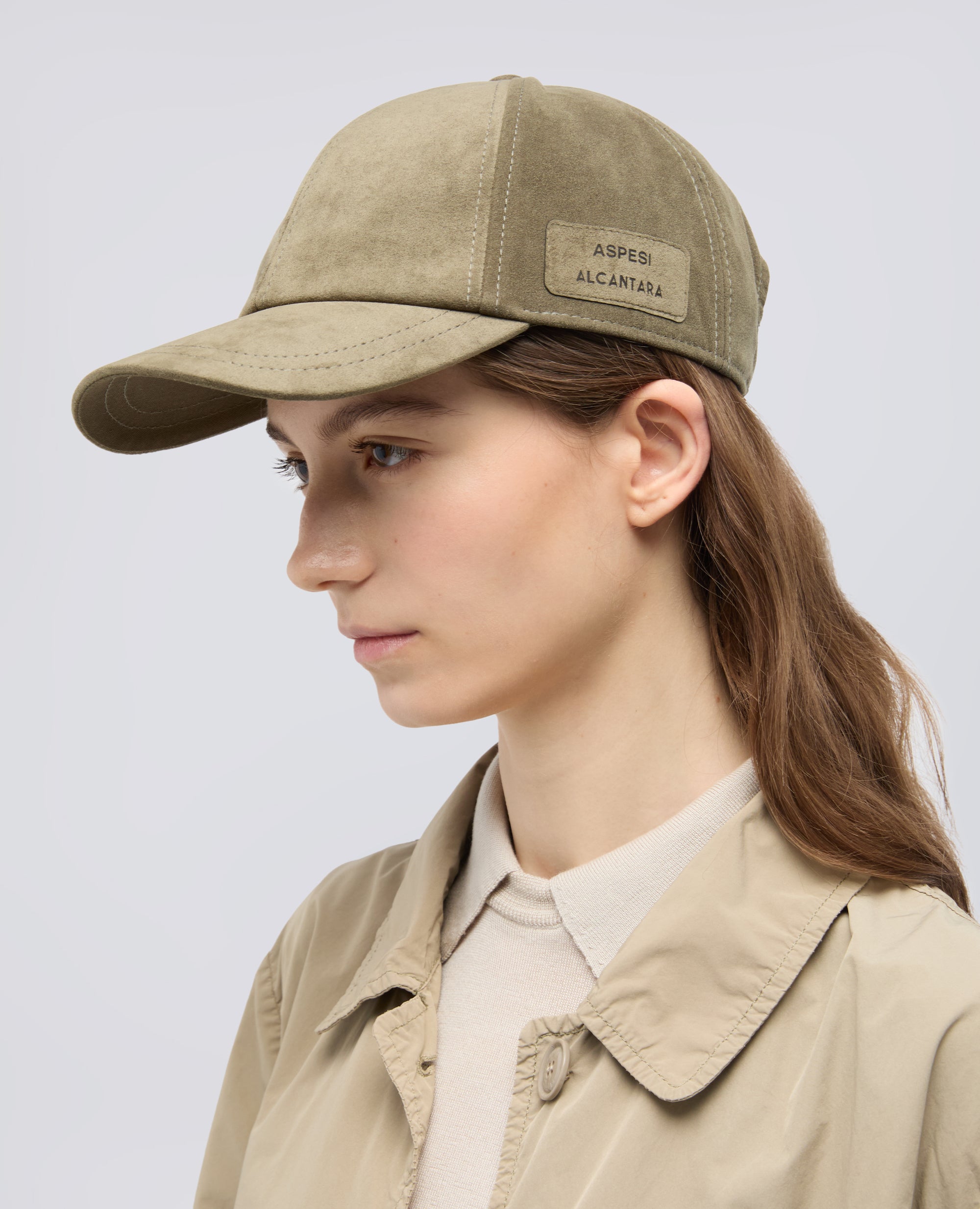 GORRA DE ALCANTARA® CON VISERA - VERDE - ASPESI