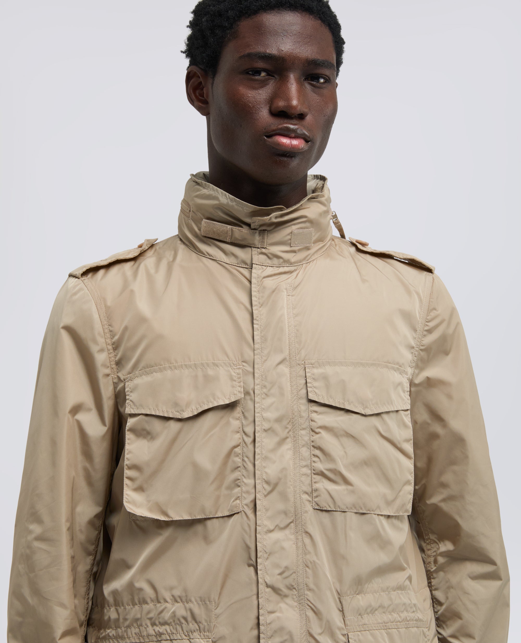 CHAQUETA DE NYLON MINI FIELD CON CAPUCHA DESMONTABLE - BEIGE - ASPESI