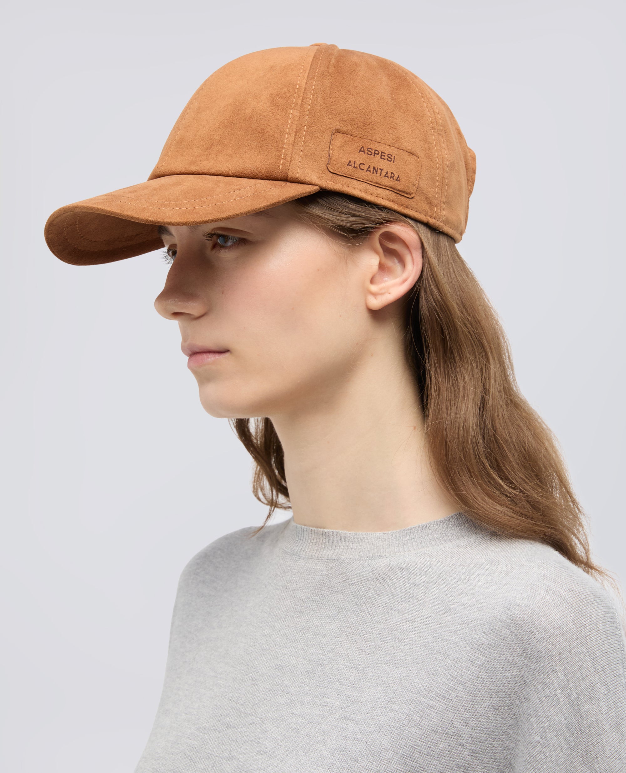 CAPPELLO IN ALCANTARA® CON VISIERA - MARRONE - ASPESI