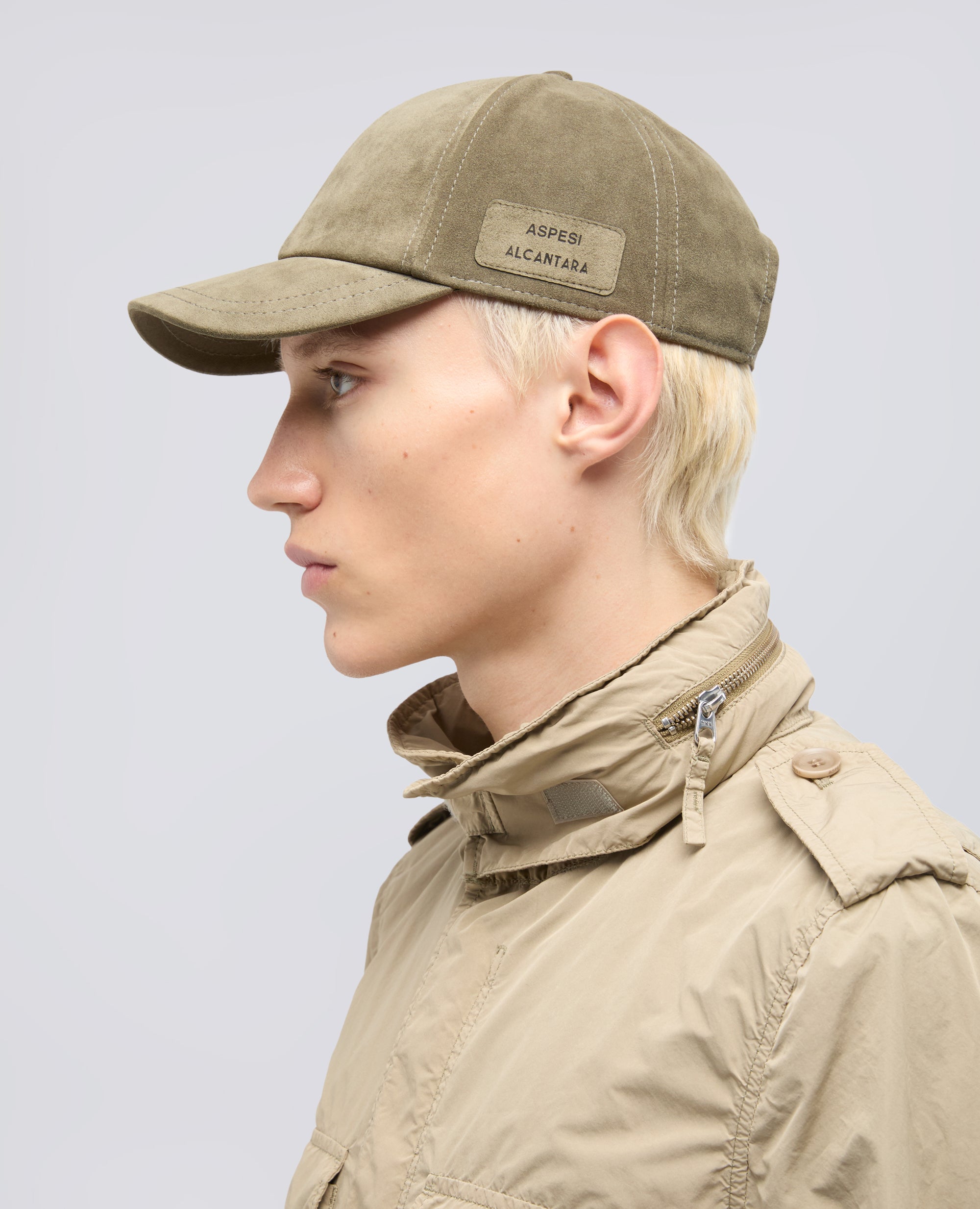 GORRA DE ALCANTARA® CON VISERA - VERDE - ASPESI